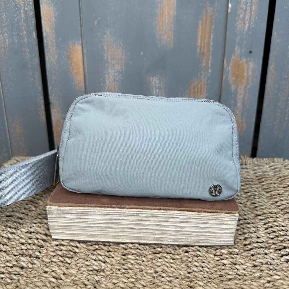 Lululemon Everywhere Belt Bag 1L